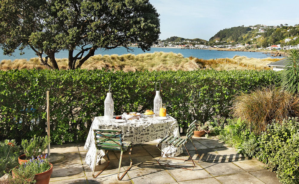 Beachfront Wellington Bed And Breakfast Exteriör bild